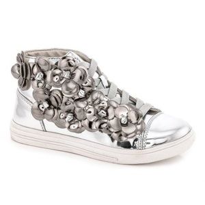 Silver Metallic Flower Lacey Sneaker - Girls Sz 1